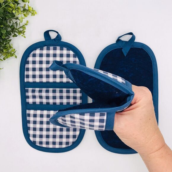 Finger Hotpad, Navy Blue Gingham, Cottage Core Kitchen, 8.5x5 Inches - Picture 4 of 8